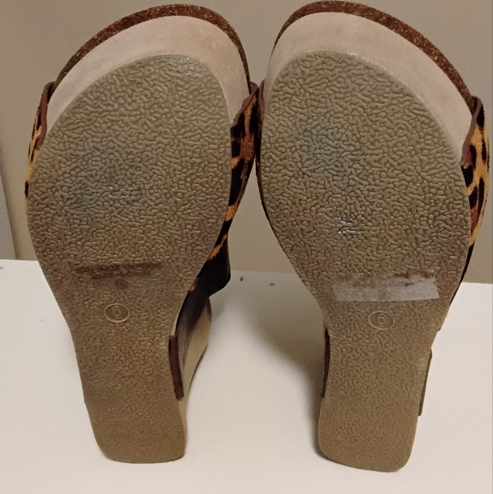 Women's Natural Breeze Leopard Print Wedge Sandals - Picture 4 of 4